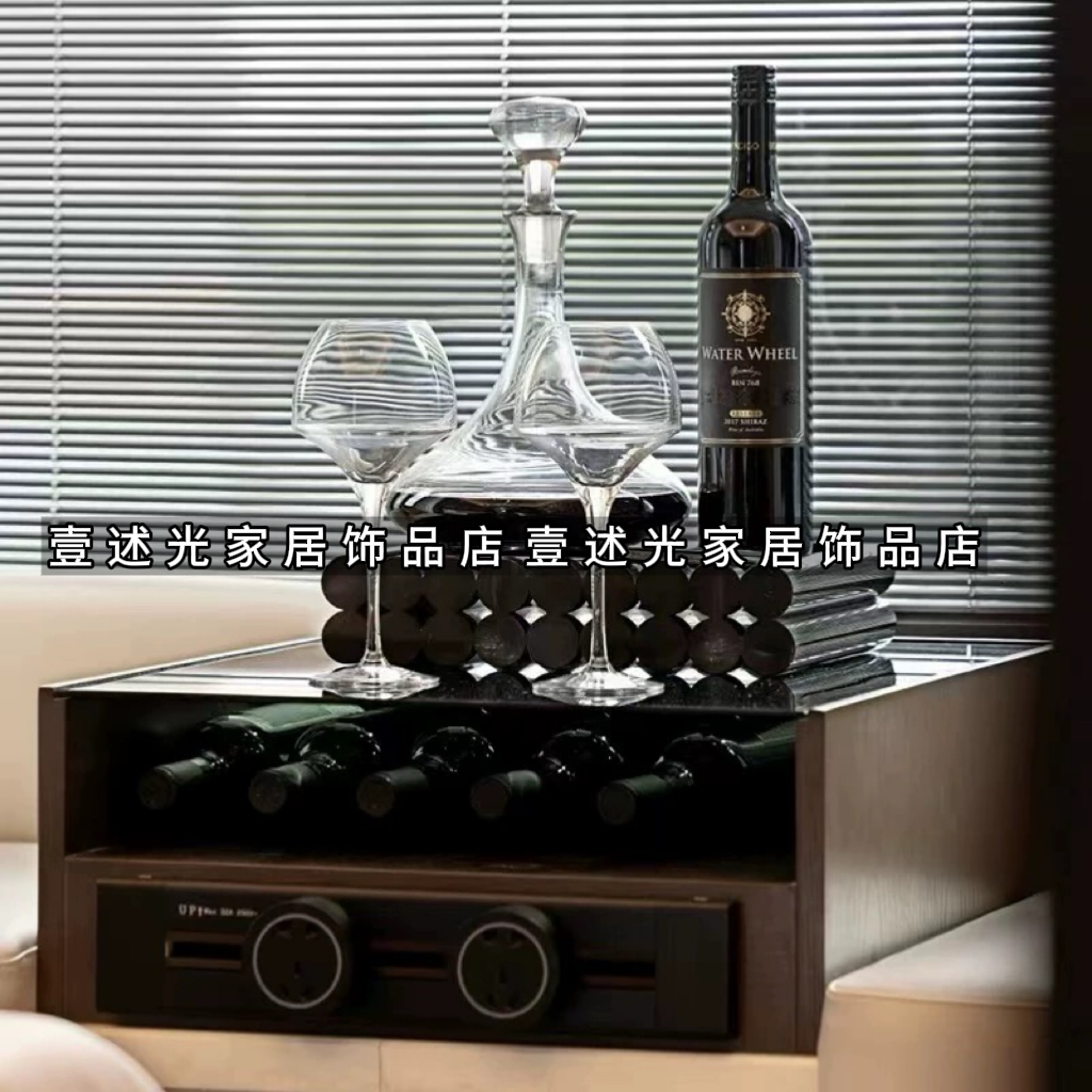 现代高端家居软装摆件样板间餐厅酒柜红酒高脚杯组合搭配设计摆件