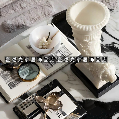 现代样板房售楼部客厅洽谈区装饰茶几桌面摆件中古风软装搭配组合