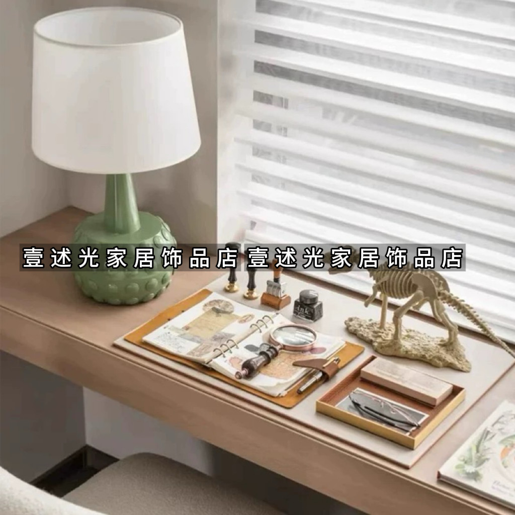 现代简约样板间书房书桌笔记本墨水放大镜摆件售楼处桌面软装组合