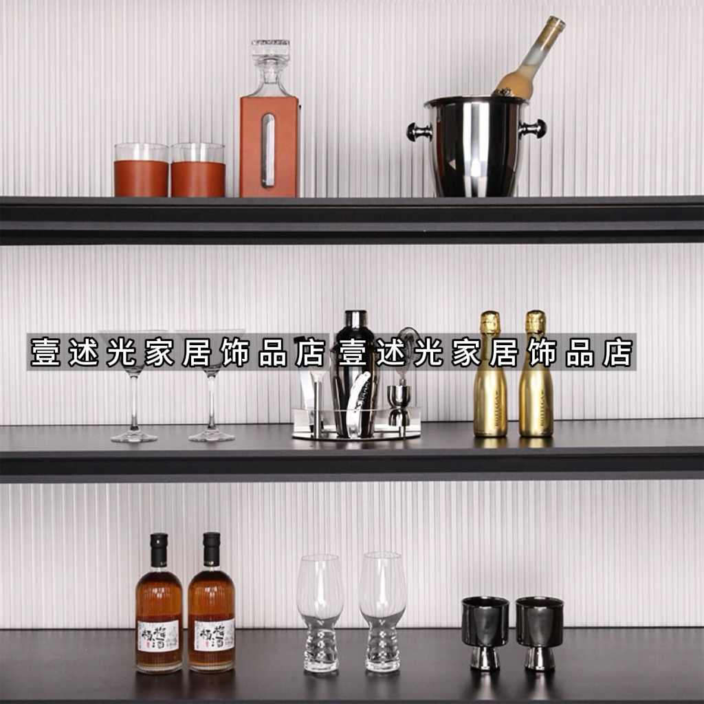 现代轻奢样板间吧台酒柜搭配调酒器酒杯仿真酒装饰品组合摆件陈列