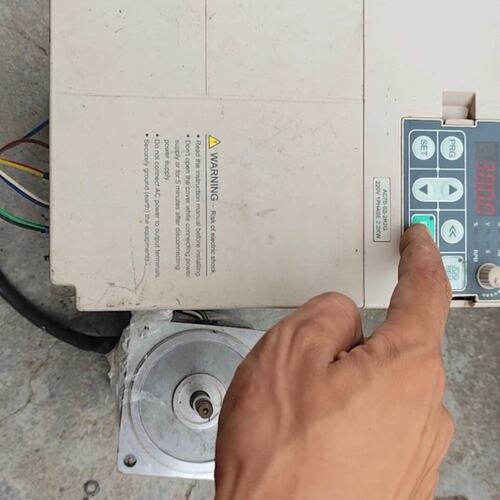 伟创变频器AC70-S2-2R2G，220V单相，2.2KW（议价）