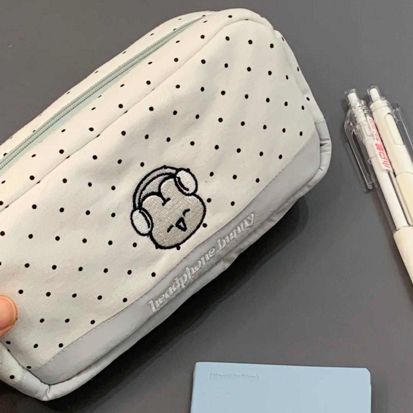 新款波点小兔笔袋ins高颜值小众文具袋简约大容量收纳袋学生可爱