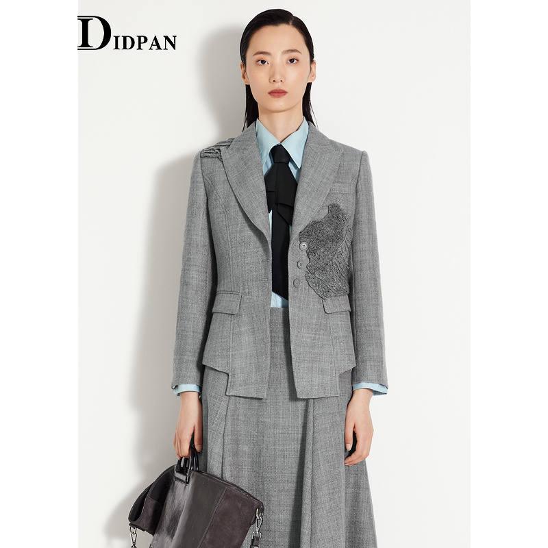 IDPAN不对称拼接绣花干练短外套