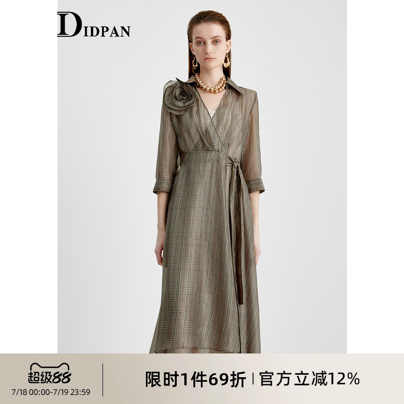 IDPAN格纹连衣裙秋季新款v字翻领艺术感荷叶边花饰独特裙子女
