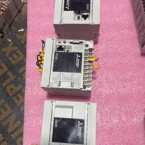 FX5UJ-24MT/ES和FX5UJ-24MR/E