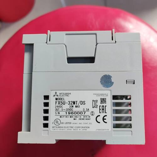 FX5U-32MT/DS 成色 24V供电