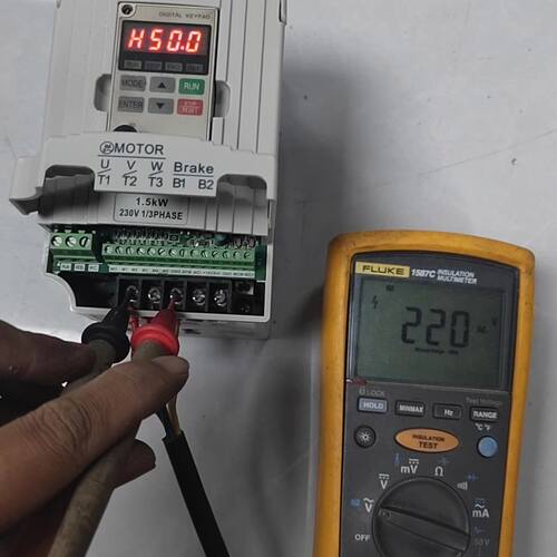台达变频器1.5KW VFD015M21A VFD007M2