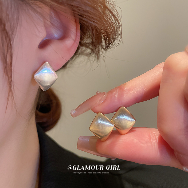 真金电镀拉丝属耳扣潮流小