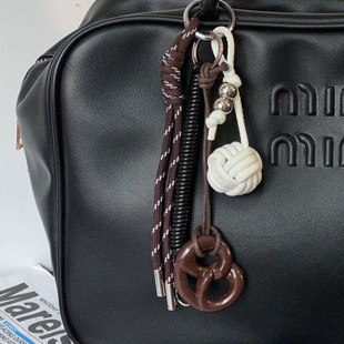 新款miu风包包挂件碱水面包装饰品diy钥匙扣挂饰毛绒熊配件礼物