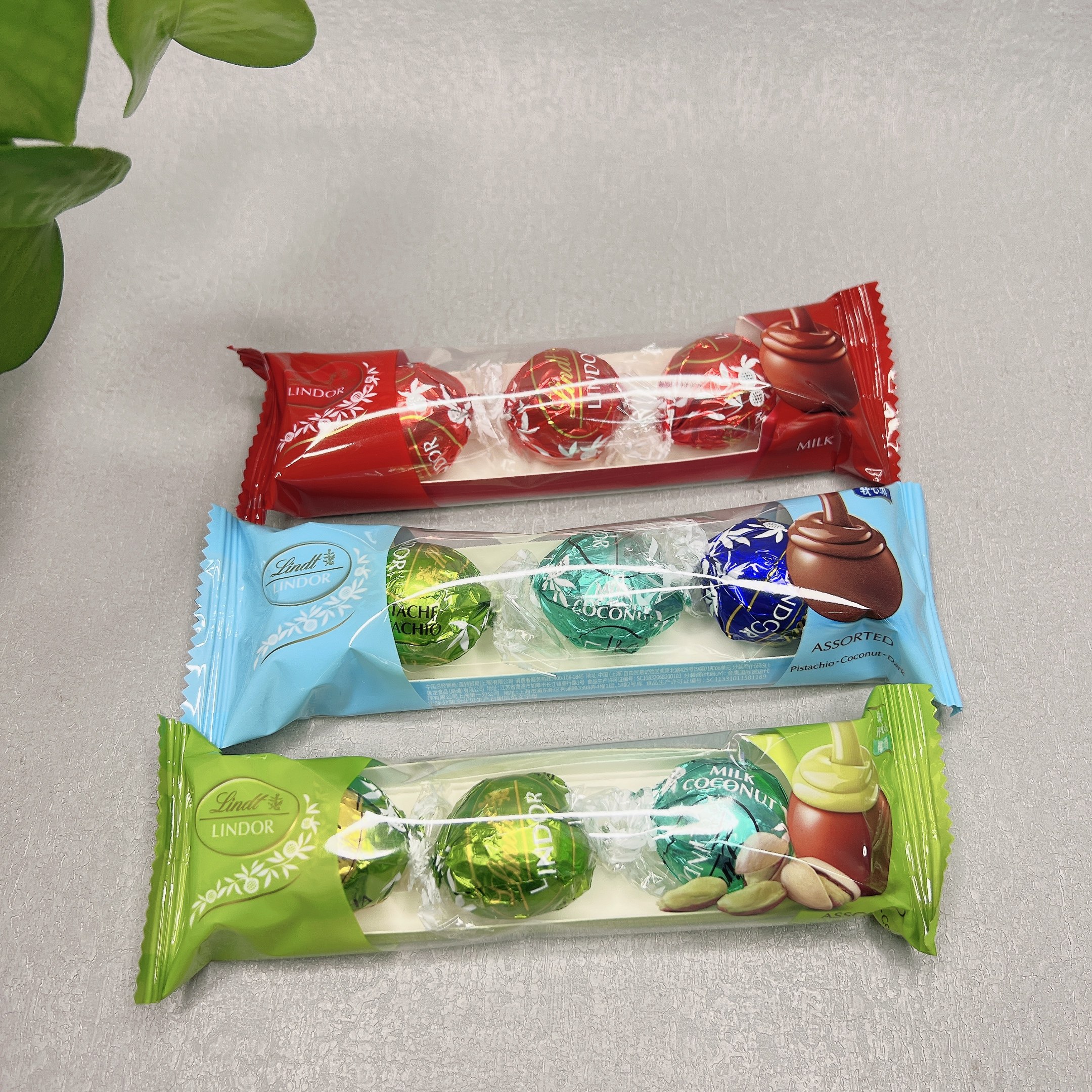 临期特价 瑞士莲软心精选开心果牛奶巧克力黑巧克力36g(3粒装)