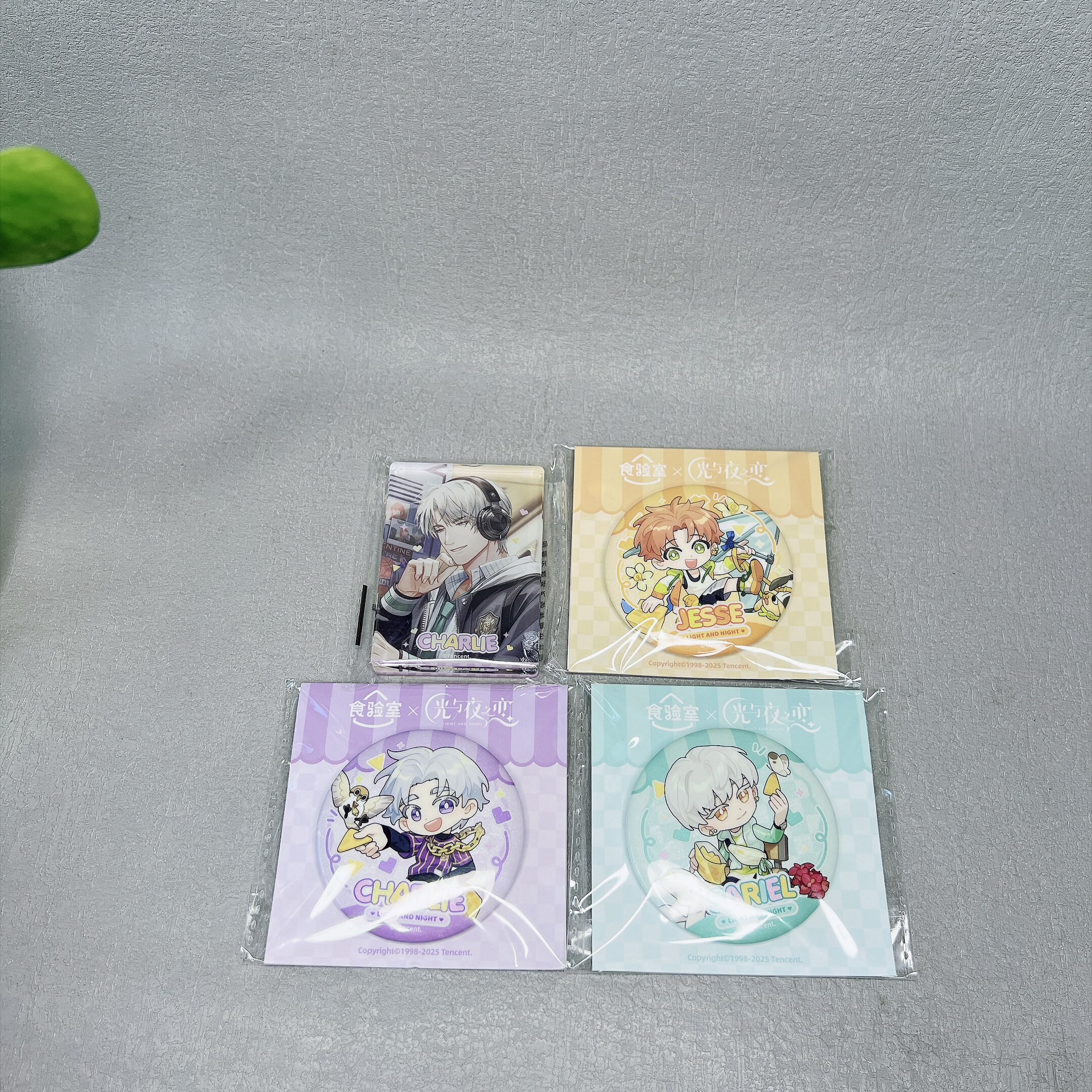 联名款周边光与夜恋徽章夏鸣星查理苏款金属创意徽章衣服包配饰