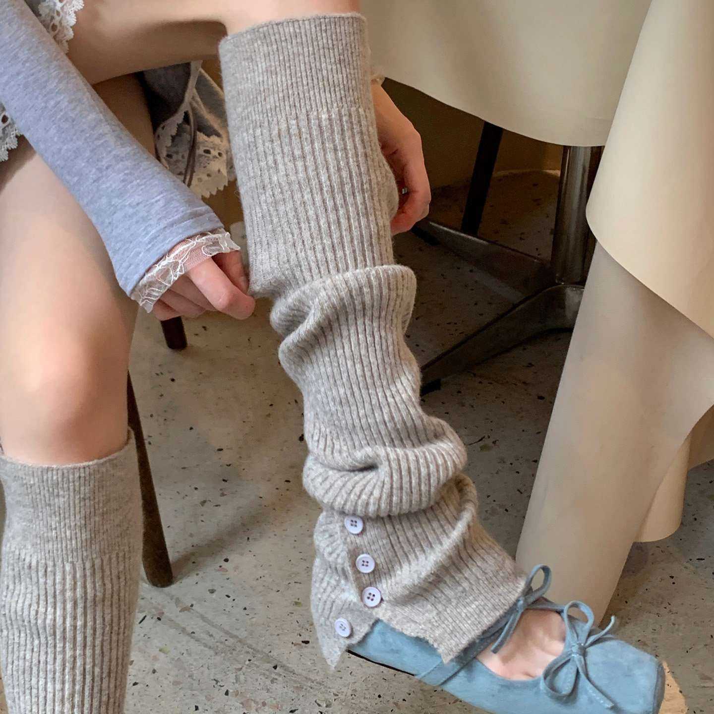 纯色基础款针织袜套女春秋纽扣