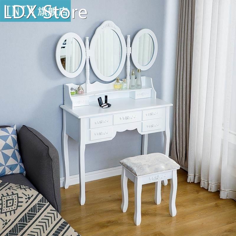 European Style Dressing Table With Stool Three Folding Mirro