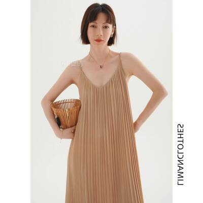 夏季新款设计感小众宽松气质V领百褶裙吊带裙女长版卡其色洋装
