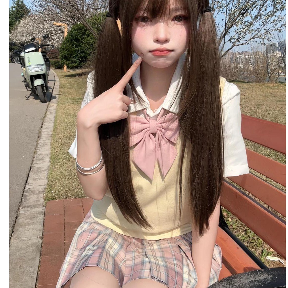 胖MM大码学院风早秋款V领针织衫马甲背心樱奈JK格裙校供感整套装