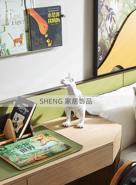 现代样板间儿童房书桌恐龙主题摆件男孩房恐龙台灯恐龙立体书书架