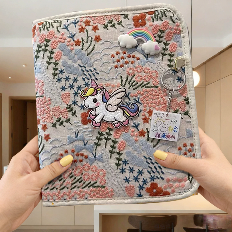 刺绣小马产检收纳册带拉链包