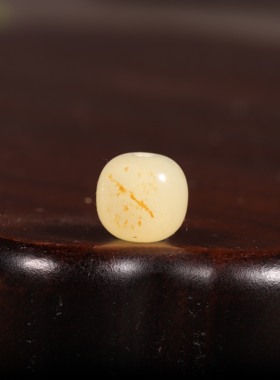 新疆和田玉籽料老型珠红皮珠子