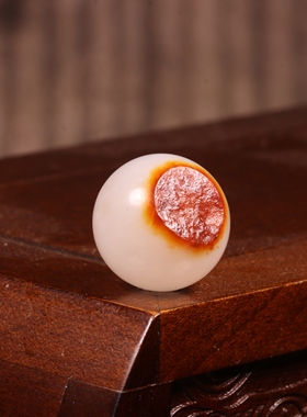 新疆和田玉籽料红皮白肉圆珠