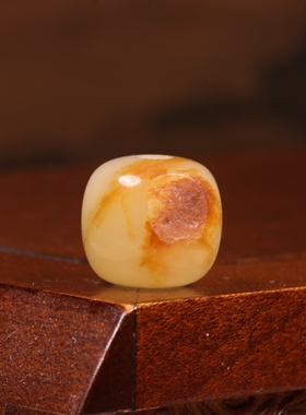 新疆和田玉籽料红皮老型珠单珠