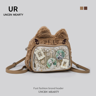 UR包包日系秋冬新款可爱小猫耳朵二次元少女小食量毛绒痛包双肩包