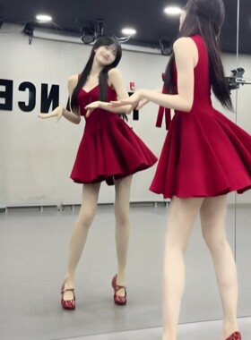 富家千金洋派红色吊带裙女夏2026新款掐腰显瘦蝴蝶结设计感洋装