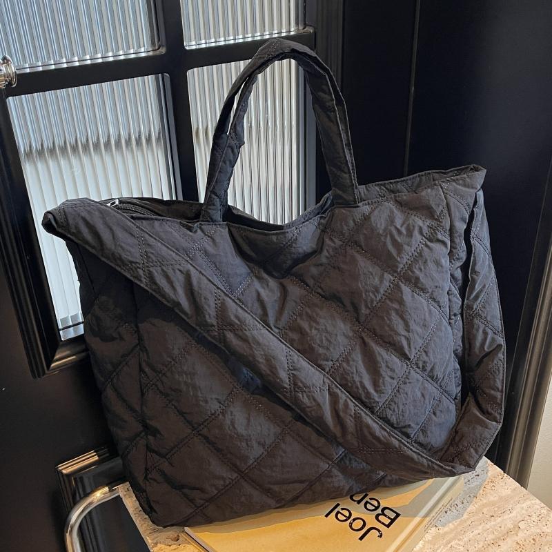 尼龙菱格绣线通勤托特包