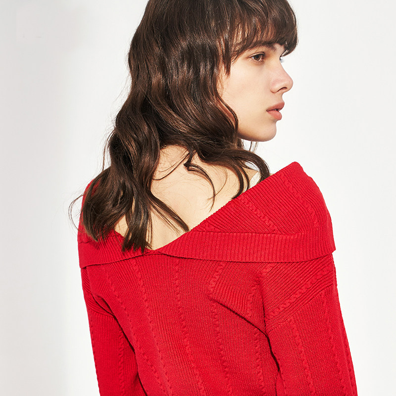 时尚露肩针织衫女长袖复古风秋冬新品性感显瘦麻花纹纯色套头上衣