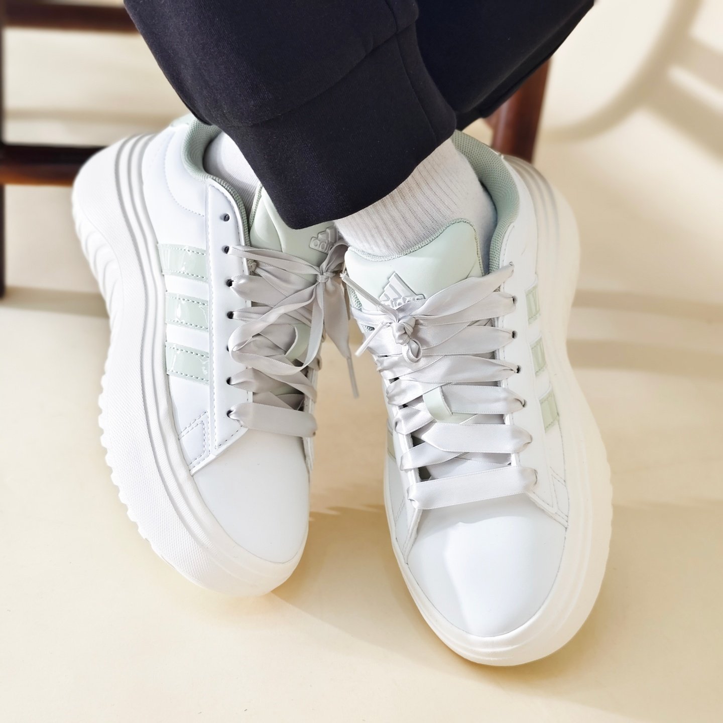 adidas阿迪达斯女子厚底休闲鞋25秋冬新款百搭运动鞋小白鞋JR0705