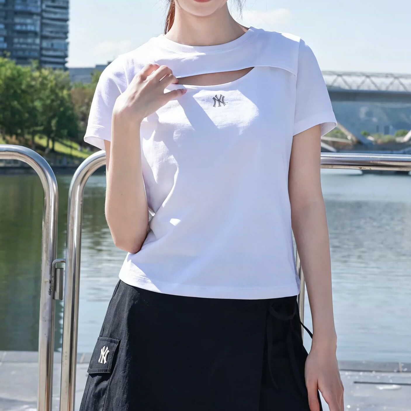 MLB女子短袖26新款NY刺绣复古镂空短款圆领修身运动T恤3FTSB7163