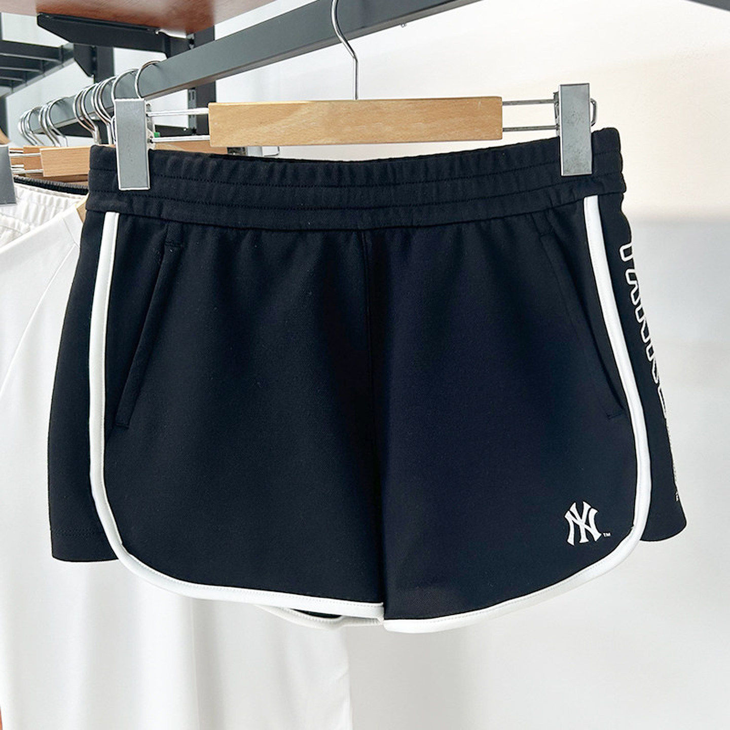 MLB女子短裤25新款NY侧边字母印花学院风休闲运动热裤3FSPV0153