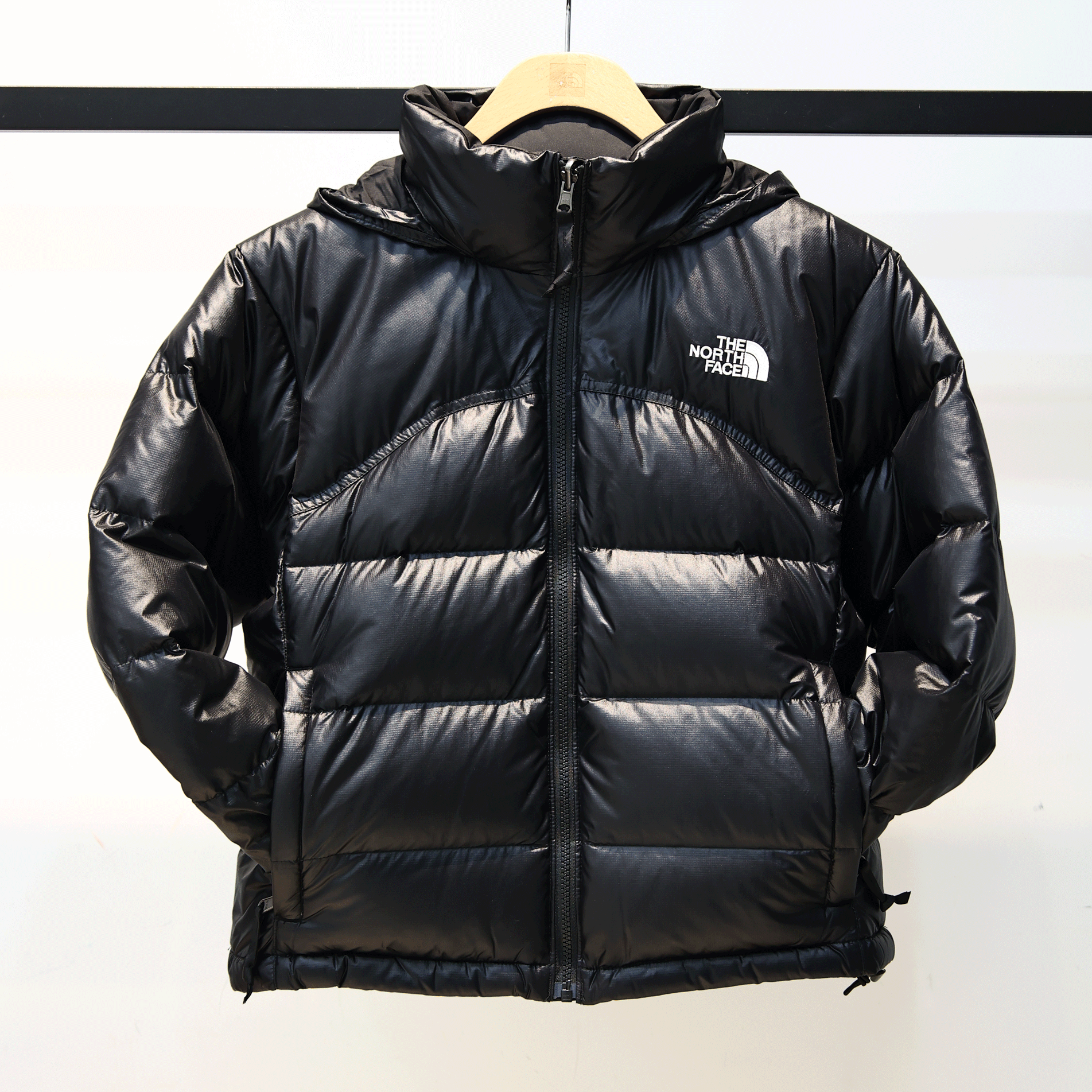 北面女款羽绒服短款鹅绒运动外套