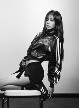 26新款adidas阿迪达斯女外套JENNIE同款运动夹克KE5035/KD8792