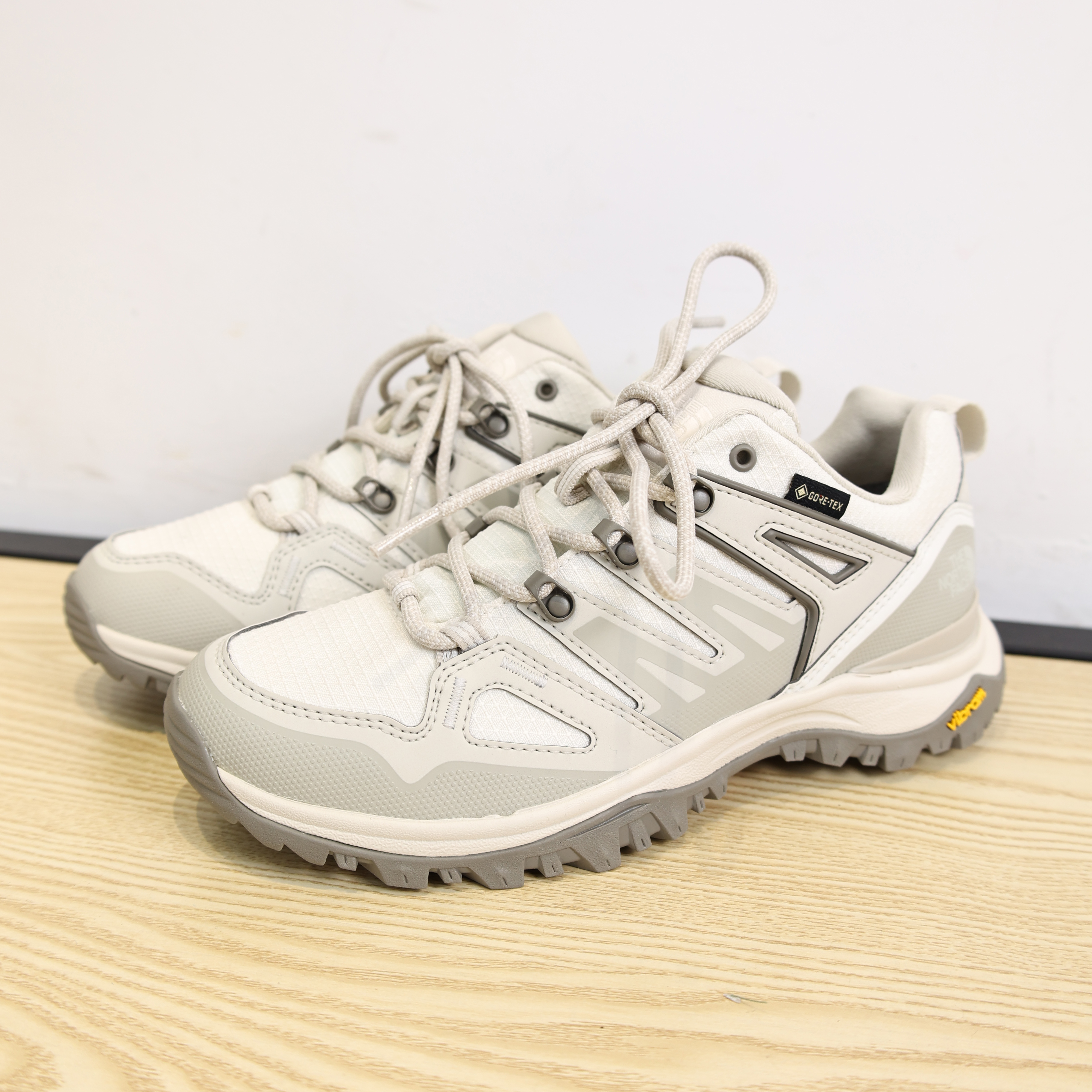 北面登山鞋女户外防水刺猬徒步鞋