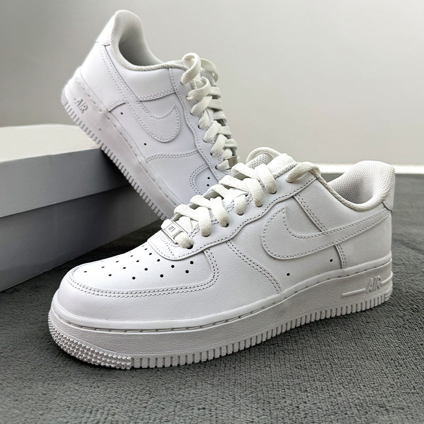 Nike耐克女子空军一号运动板鞋