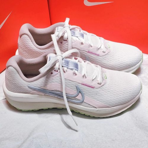 NIKE耐克女子缓震跑步运动鞋