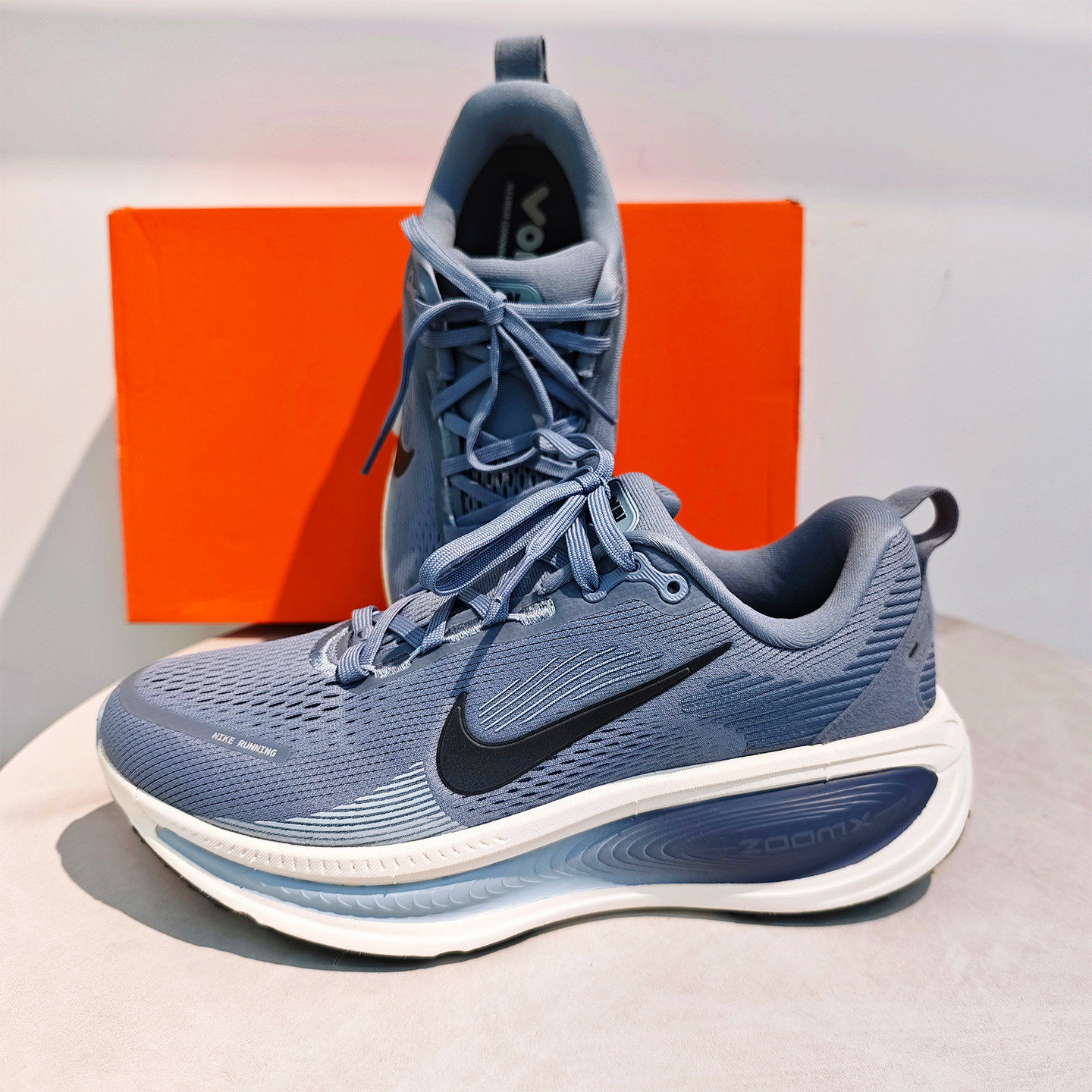 耐克NIKE男鞋25秋新款跑步鞋VOMERO 18缓震透气运动休闲鞋HM6803