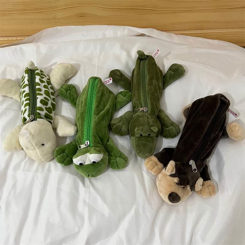 创意小鳄鱼毛绒笔袋卡通动物图案搞怪小青蛙文具袋沙雕奇葩文具盒