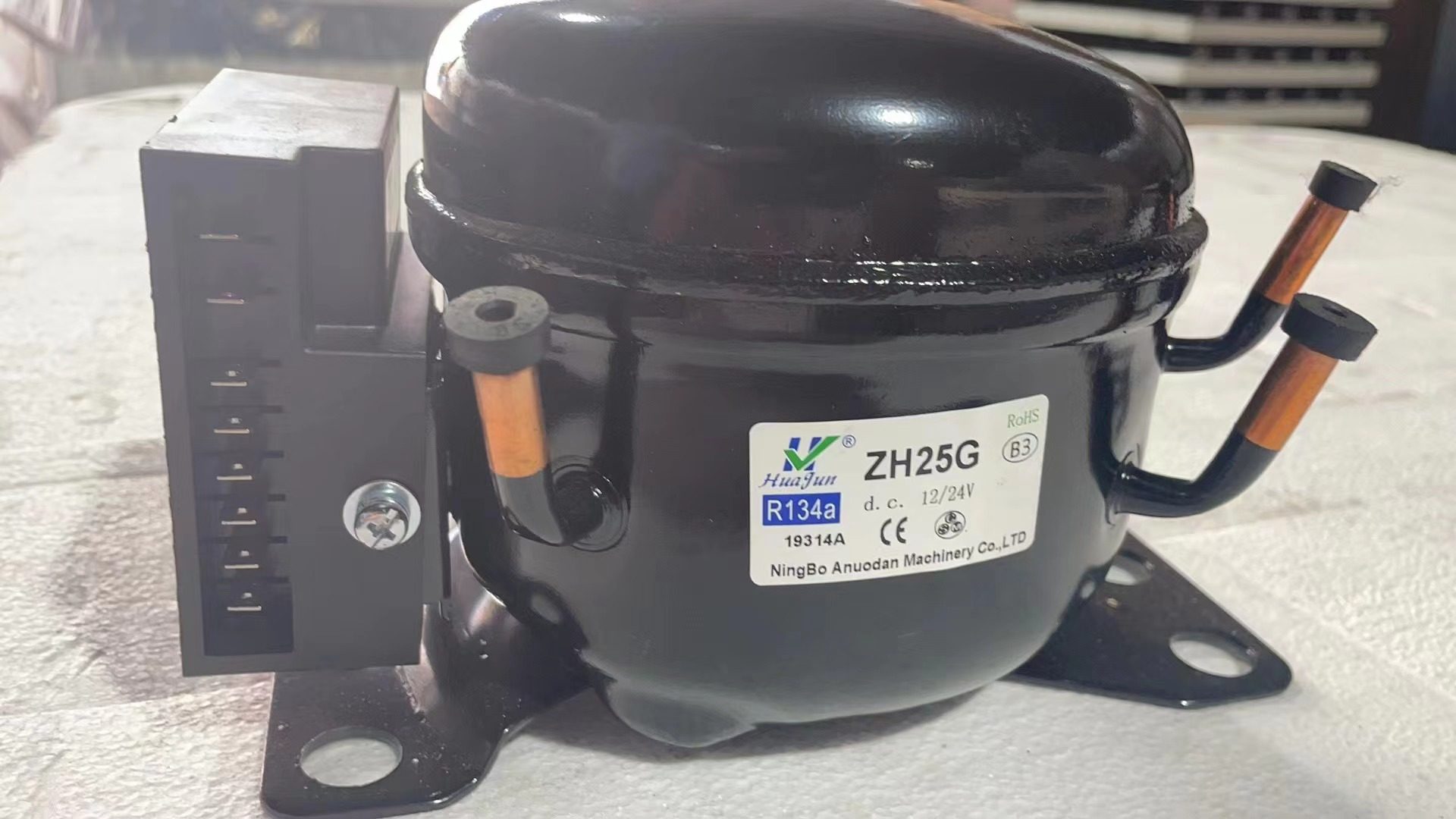 12v24伏12伏直流压缩机全新车载冰箱冷冻户外冰箱压缩机zh25g35g