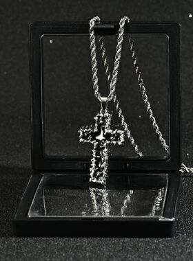 嘻哈毛衣链吊坠荆棘十字架项链男黑色高级感男女街头朋克风项链