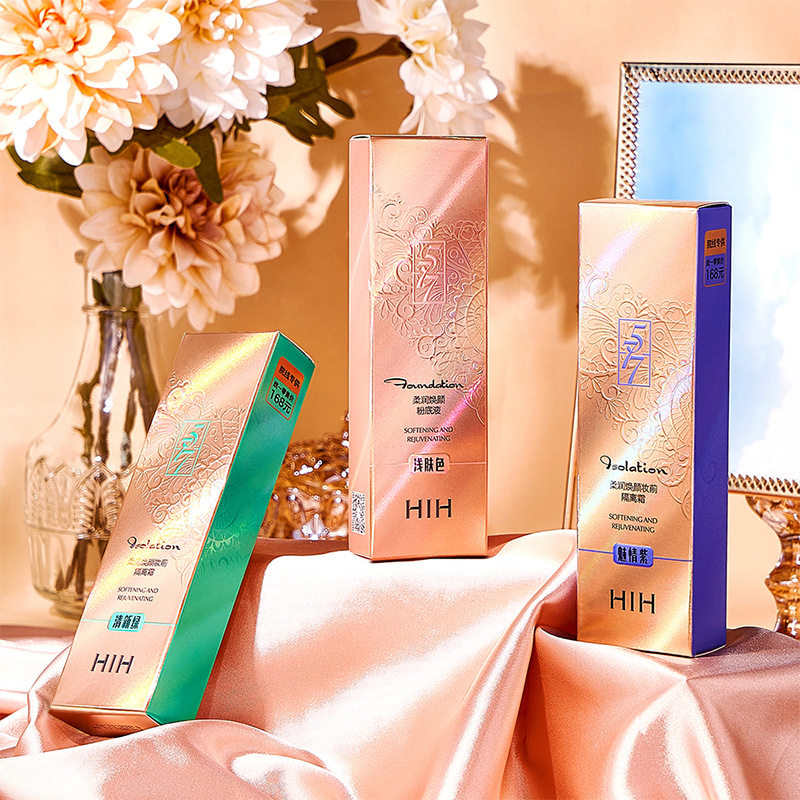 新款推荐柔润焕颜粉底液 防水持妆均匀肤色水润不卡粉妆前乳小金