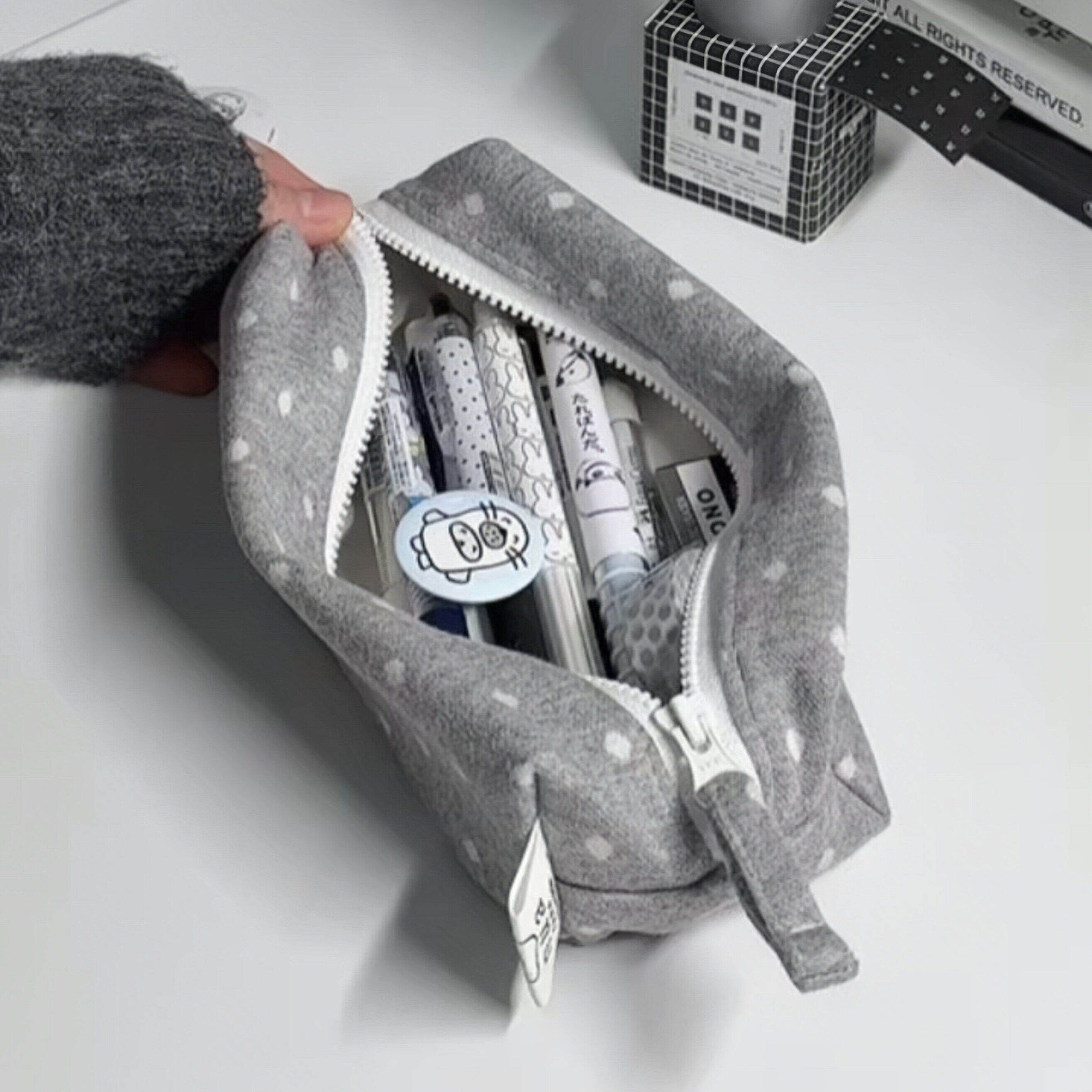 2026超火韩系波点笔袋简约高颜值ins风大容量女学生文具收纳盒