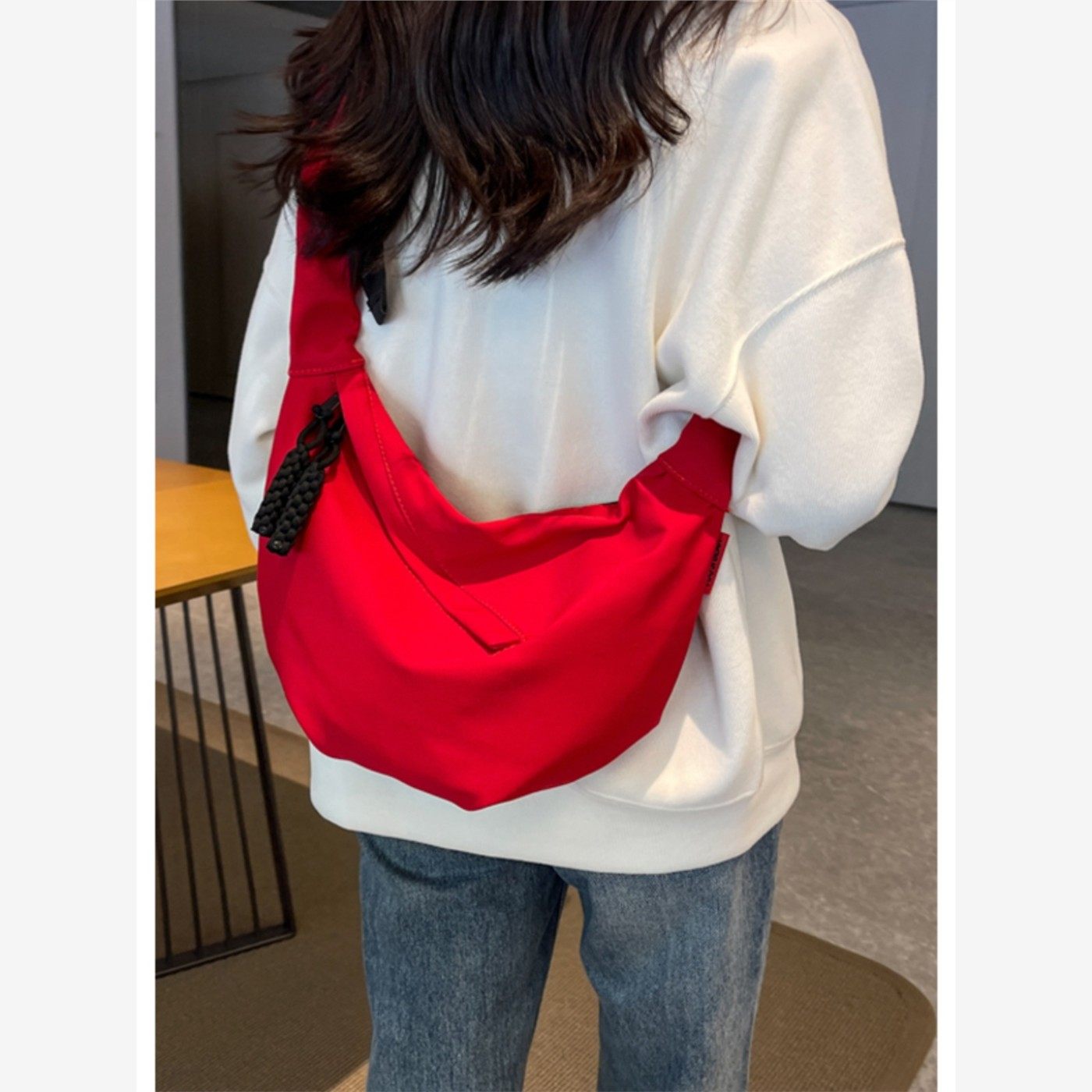 包包女新款2025休闲百搭大容量高级感学生斜挎包红色休闲帆布包潮