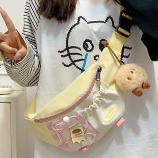 斜挎包包儿童小挎包可爱轻便女孩胸包学生小背包2025新款饺子包女