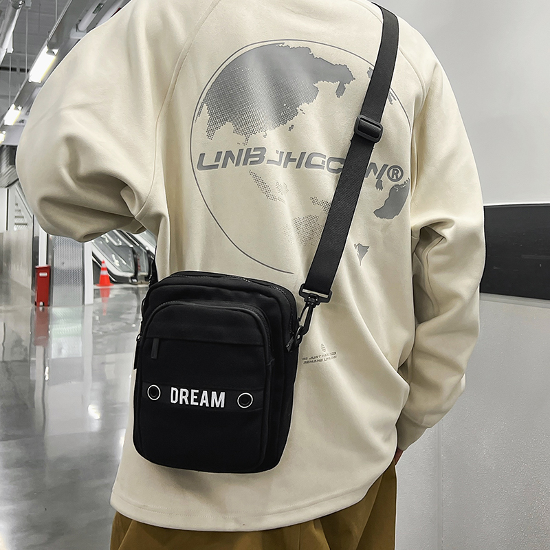 斜挎包男士2024新款便携轻便小跨包迷你简约休闲零钱包女生单肩包