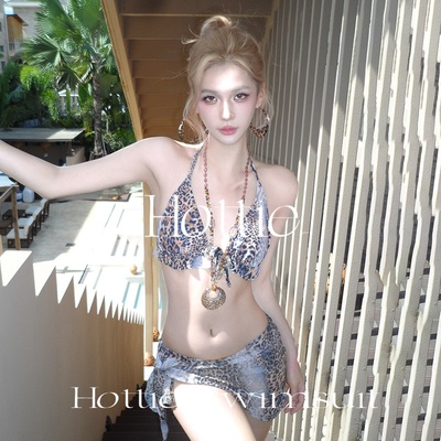 性感豹纹挂脖露背度假比基尼