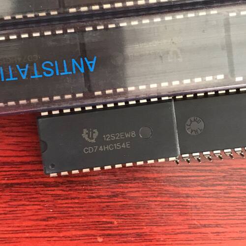 CD74HC154E。库存55只。  18