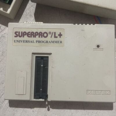 编程器：XELTEK希尔特编程器SUPERPRO/L+成色如