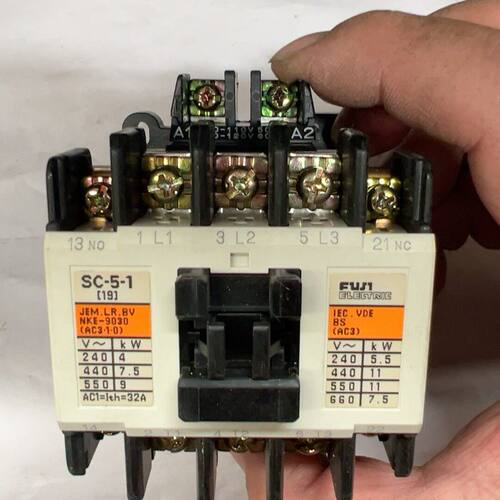 接触器SC-5-1线圈电压AC220V32A