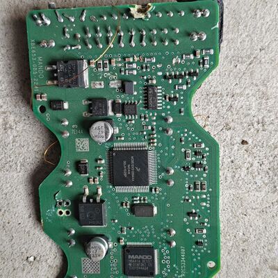 汽车线路板 上面有MC9S12XS128MAA芯片 有一